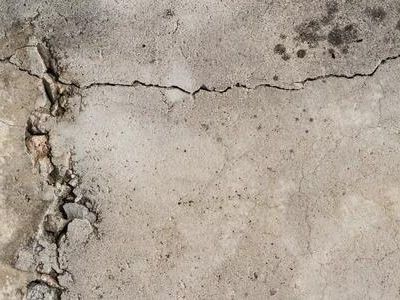 Cracked floor photo 2