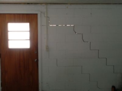 Wall crack photo 6
