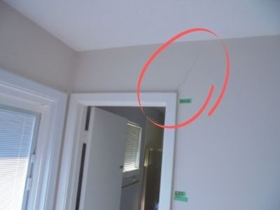 Sticking door photo 5